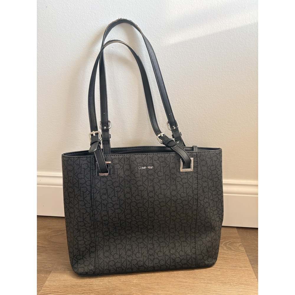 Calvin Klein Women's Handbag Purse Shoulder Bag‎ Black Leather Adjustable Strap